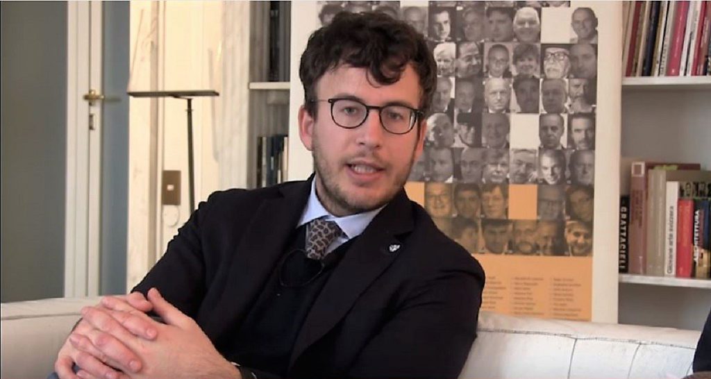 Forbes: l'80% della fuffa mondiale è nelle mani di Diego Fusaro - Lercio