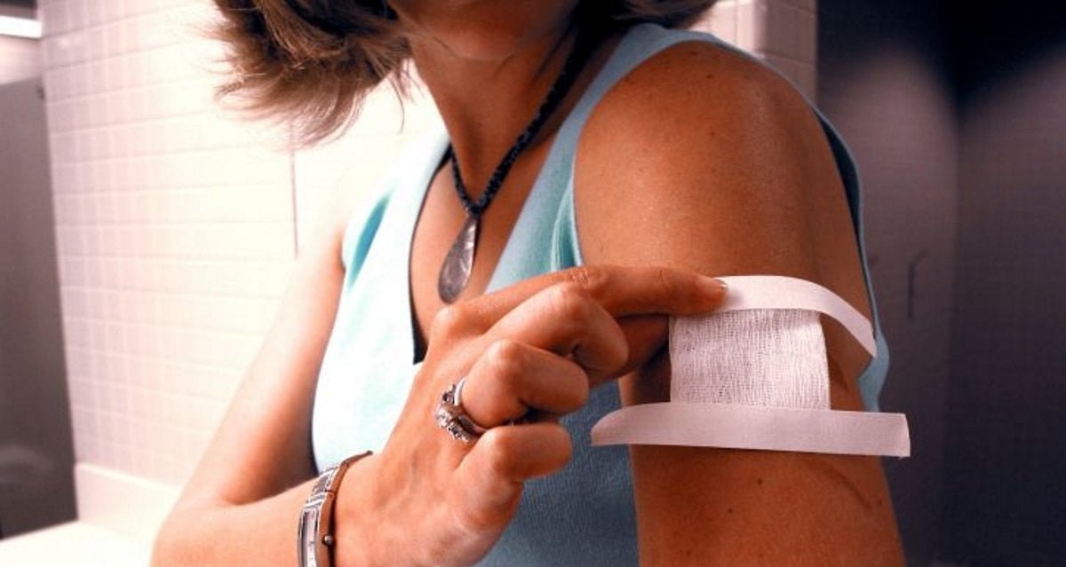 L'UE richiama l'Italia: "I vaccinati che diventano NoVax dovranno restituire gli anticorpi" - Lercio