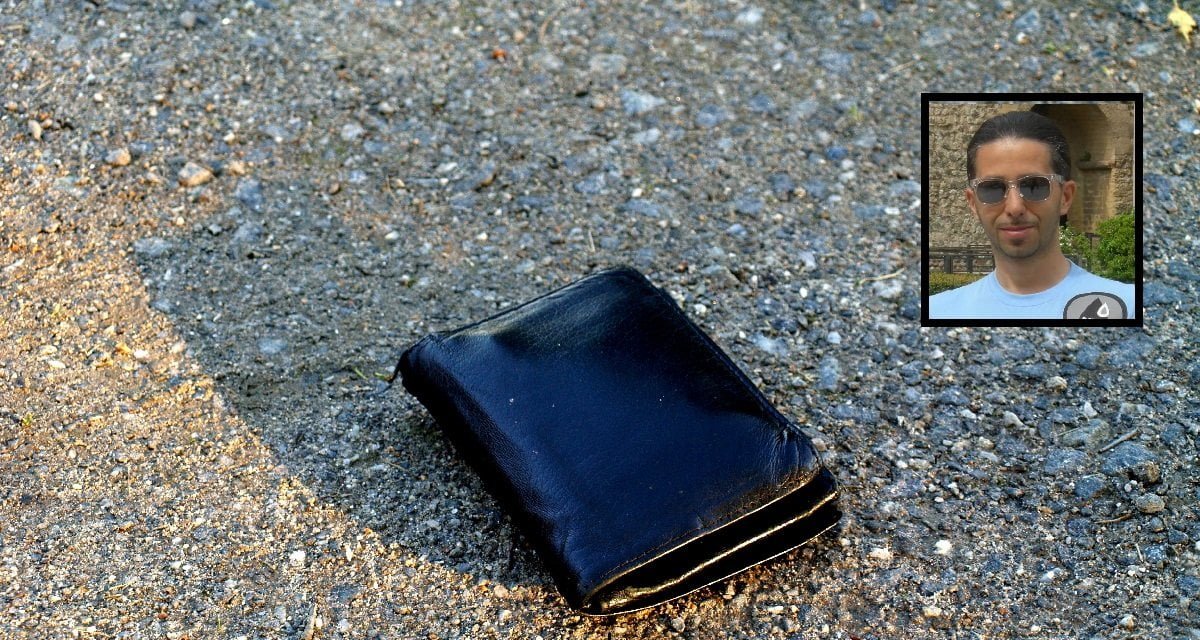 Napoli: ritrova a terra il proprio portafoglio e non se lo restituisce - Lercio