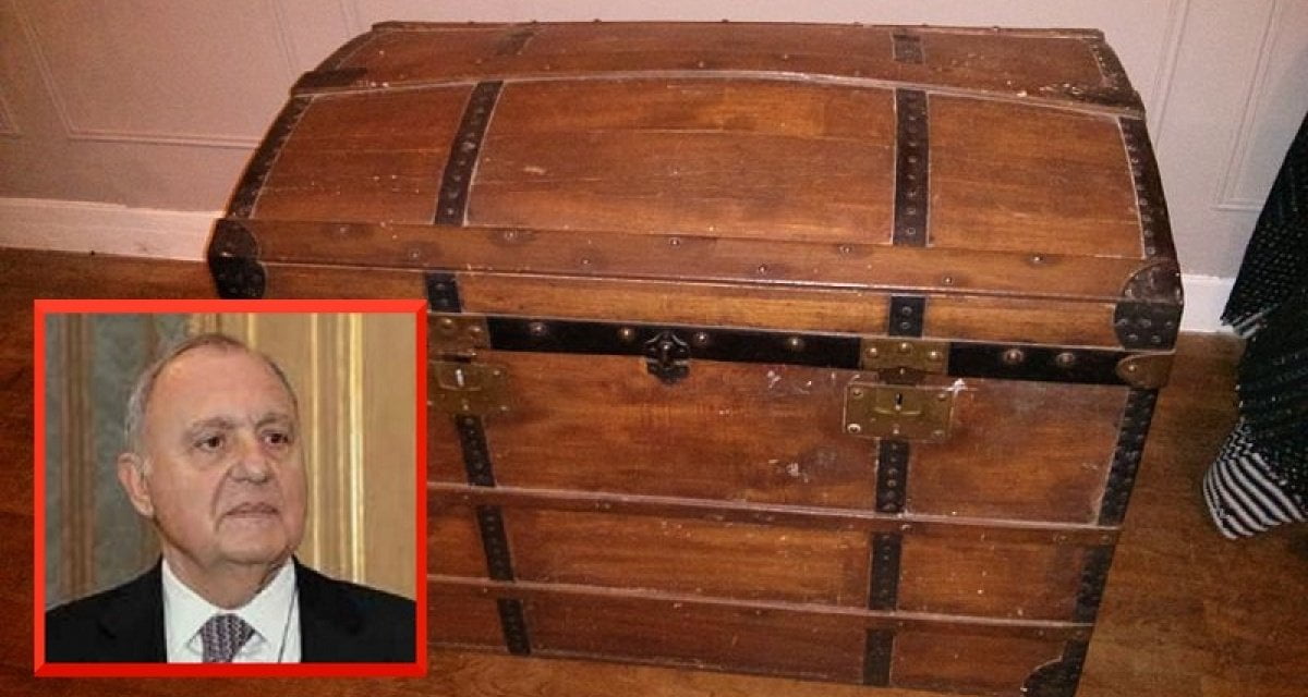 Savona, rivelazione shock: "È anti-euro perché ha trovato in un baule 300 milioni di lire" - Lercio