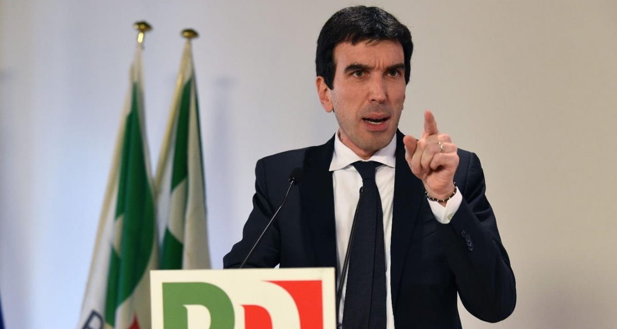 Duro attacco del PD al M5S: "Fate schifo come noi!" - Lercio