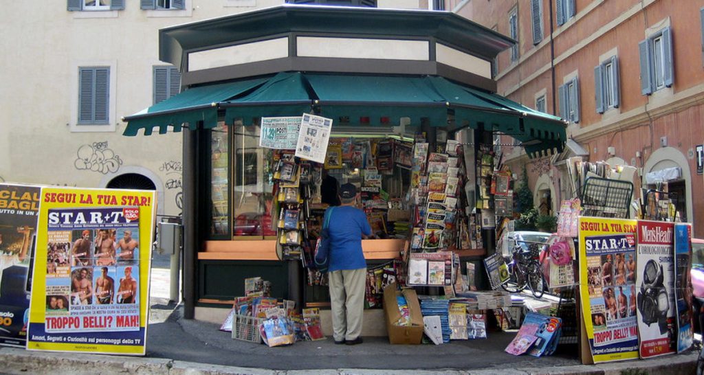 Edicolante trancia cavi ADSL del quartiere per aumentare le vendite di DVD porno - Lercio