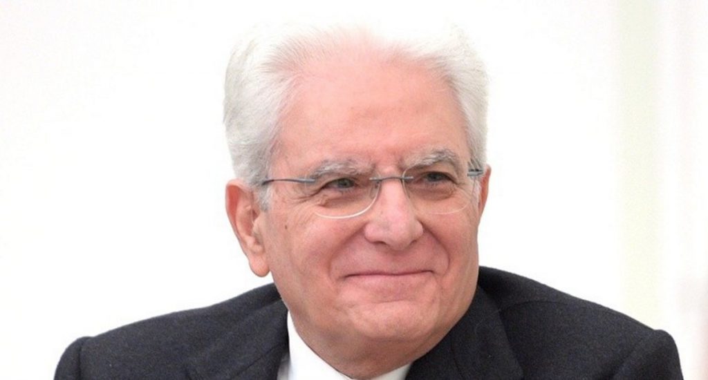 Mattarella: “Finalmente posso tornare a girare in mutande per casa” - Lercio