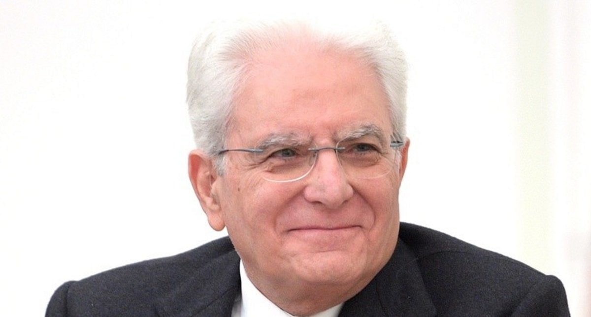 Mattarella: “Finalmente posso tornare a girare in mutande per casa” - Lercio