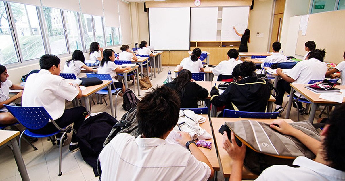 Maturità, al posto della soluzione scrive "E allora il PD?!" e passa la prova di matematica - Lercio