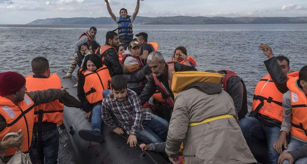 Migranti fingono di avere un carico di droga per attraccare indisturbati in Italia - Lercio