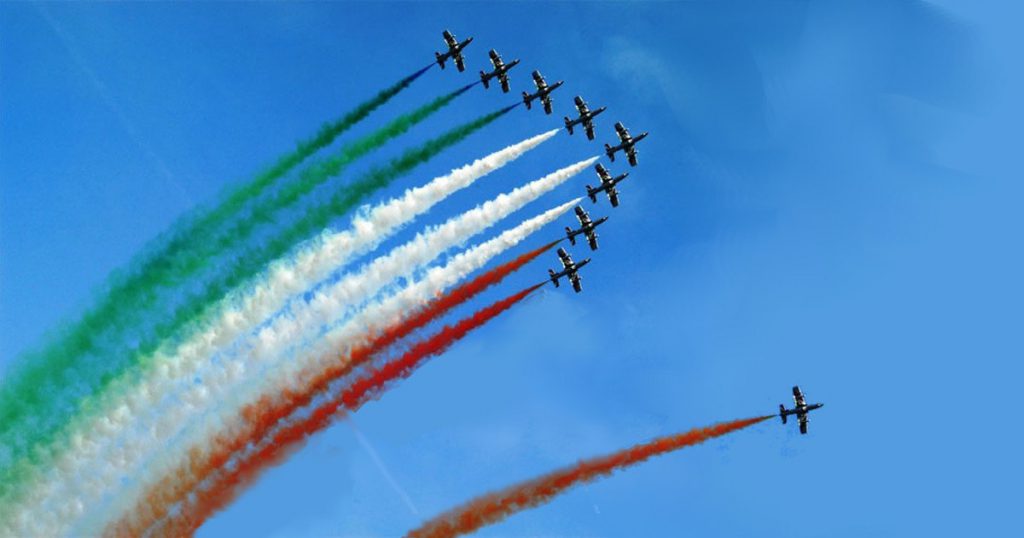 Parata 2 giugno. Pilota frecce tricolori ne approfitta e scappa dall'Italia - Lercio