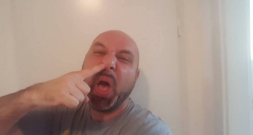 Ricerca rivela che il posto in cui l'uomo prova più prurito è l'interno del naso - Lercio