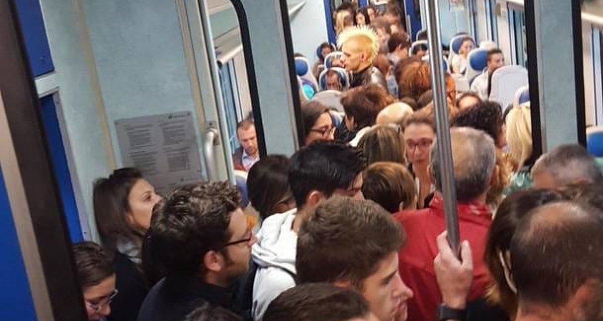 Supereroi, la Marvel girerà un film su un pendolare italiano - Lercio