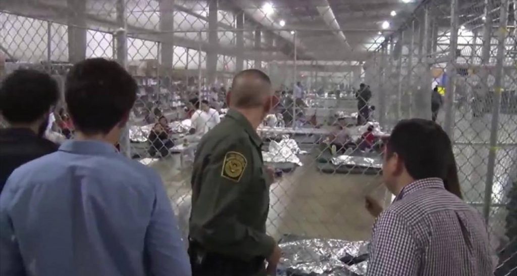 Trump rilancia economia Usa: “Per vedere i bambini immigrati in gabbia si pagherà il biglietto” - Lercio