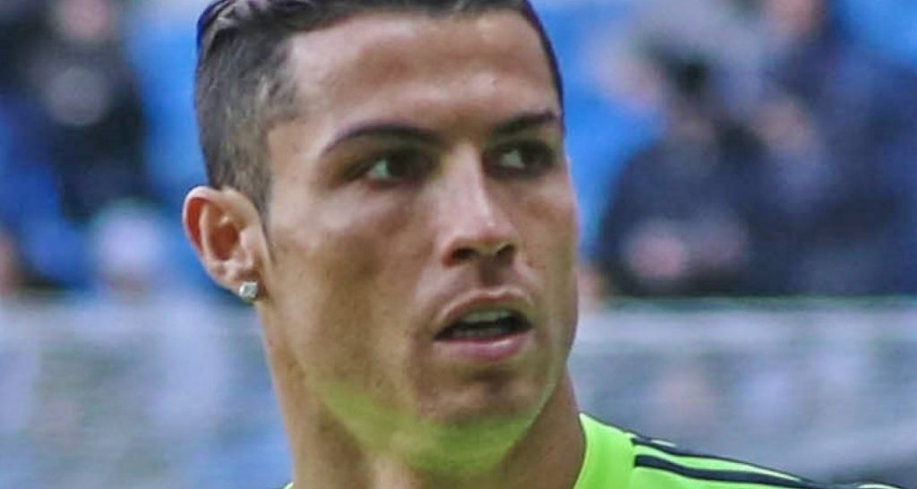 Cristiano Ronaldo salva una banca italiana aprendoci il conto corrente - Lercio