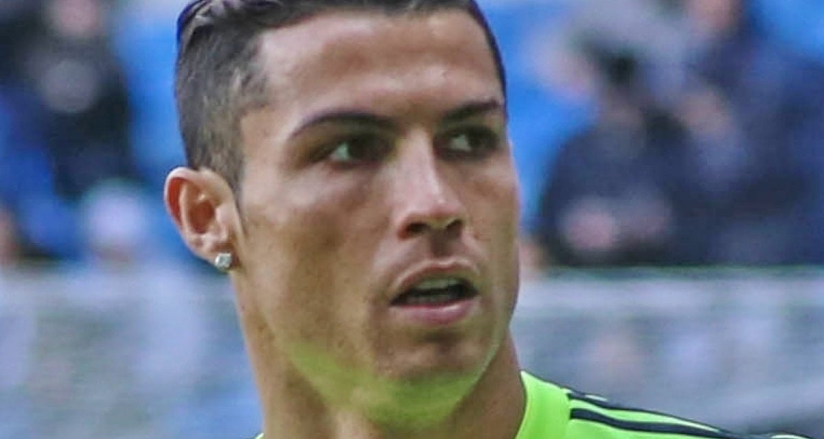 Cristiano Ronaldo salva una banca italiana aprendoci il conto corrente - Lercio