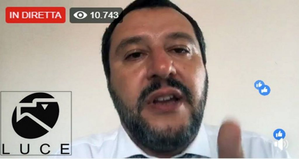 Grafica Facebook, aggiunta la scritta 'Istituto Luce' durante le dirette di Salvini - Lercio