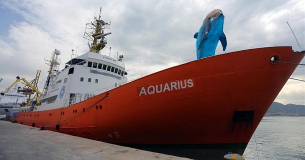 La nave Aquarius salva cucciolo di delfino: Salvini ordina l'immediata riapertura dei porti - Lercio