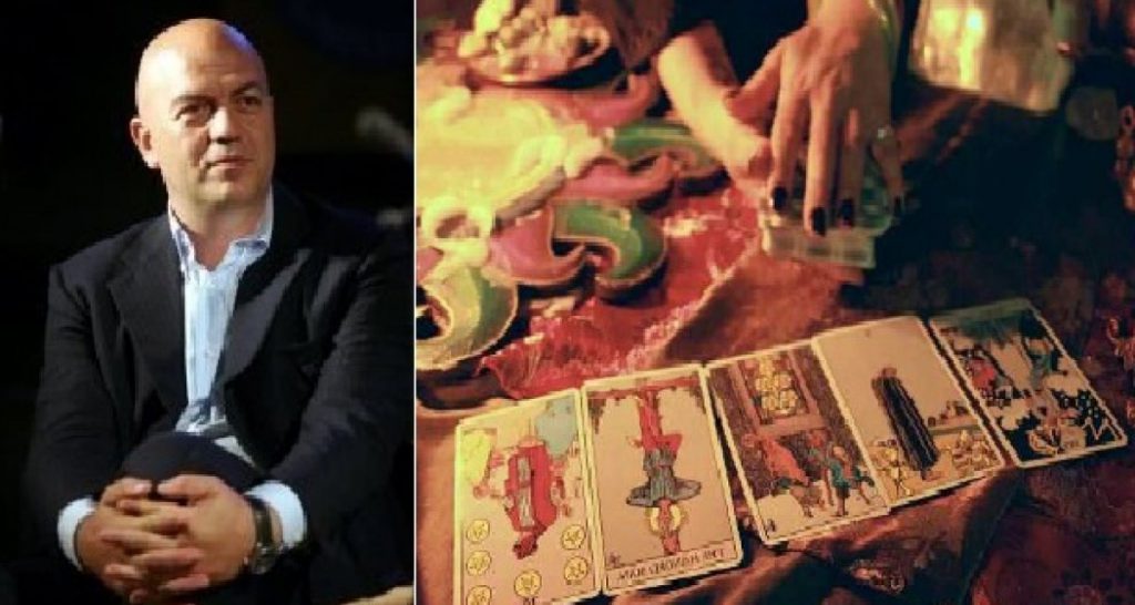 Marco Rizzo va dalla cartomante e le chiede quale sarà il destino del comunismo - Lercio