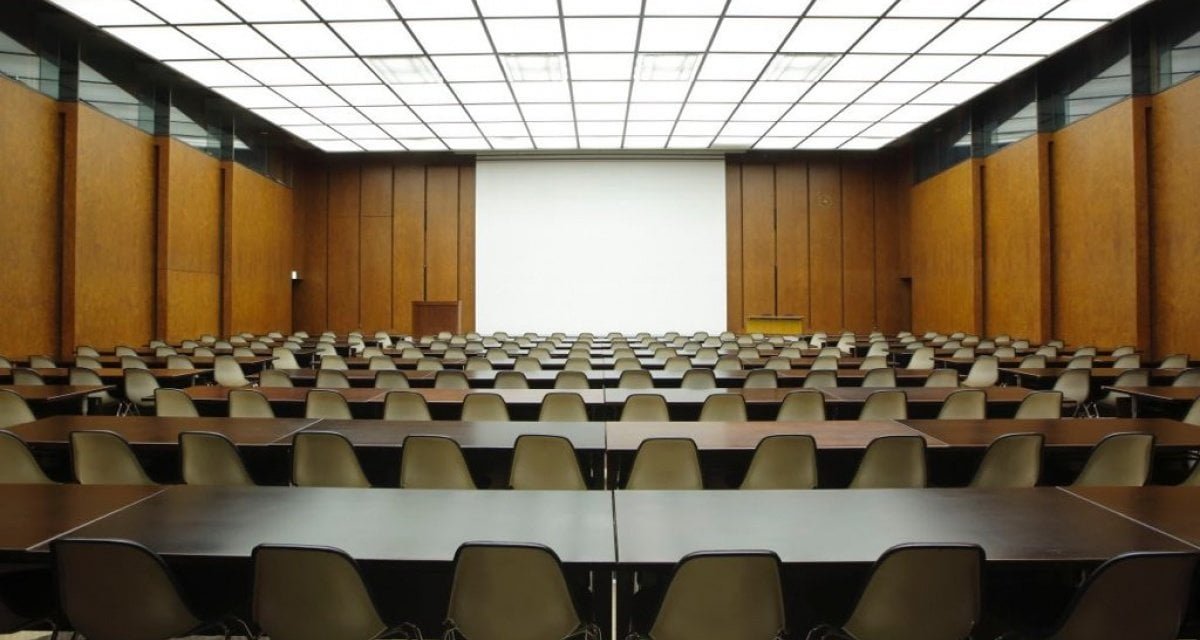 Annullata conferenza sulle seghe mentali perché magari non interessava a nessuno - Lercio