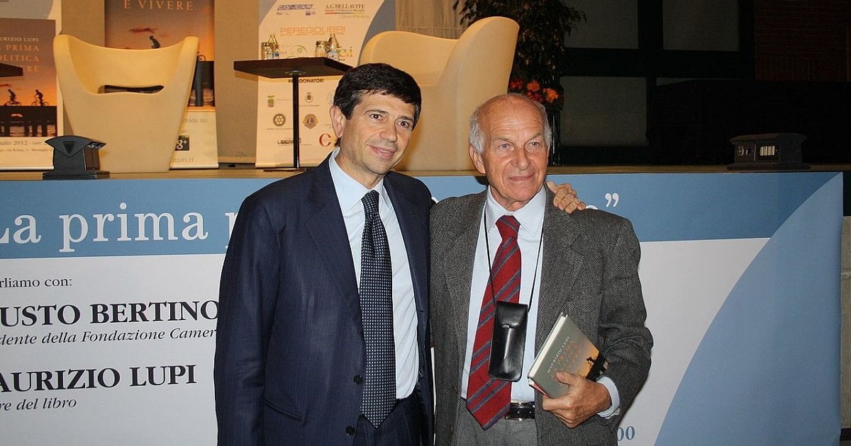 Bertinotti fruga in una vecchia giacca in cashmere e ritrova l'identità perduta della sinistra - Lercio