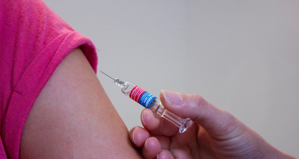 In arrivo i flat vax: fanno solo il 15% dei vaccini obbligatori - Lercio