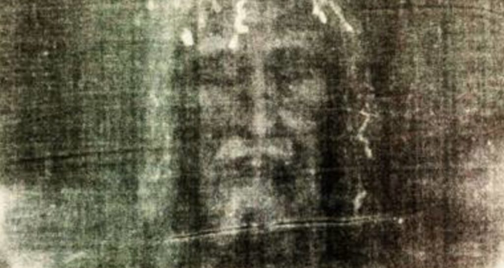 Sacra Sindone, trovate tracce di sangue di San Gennaro - Lercio