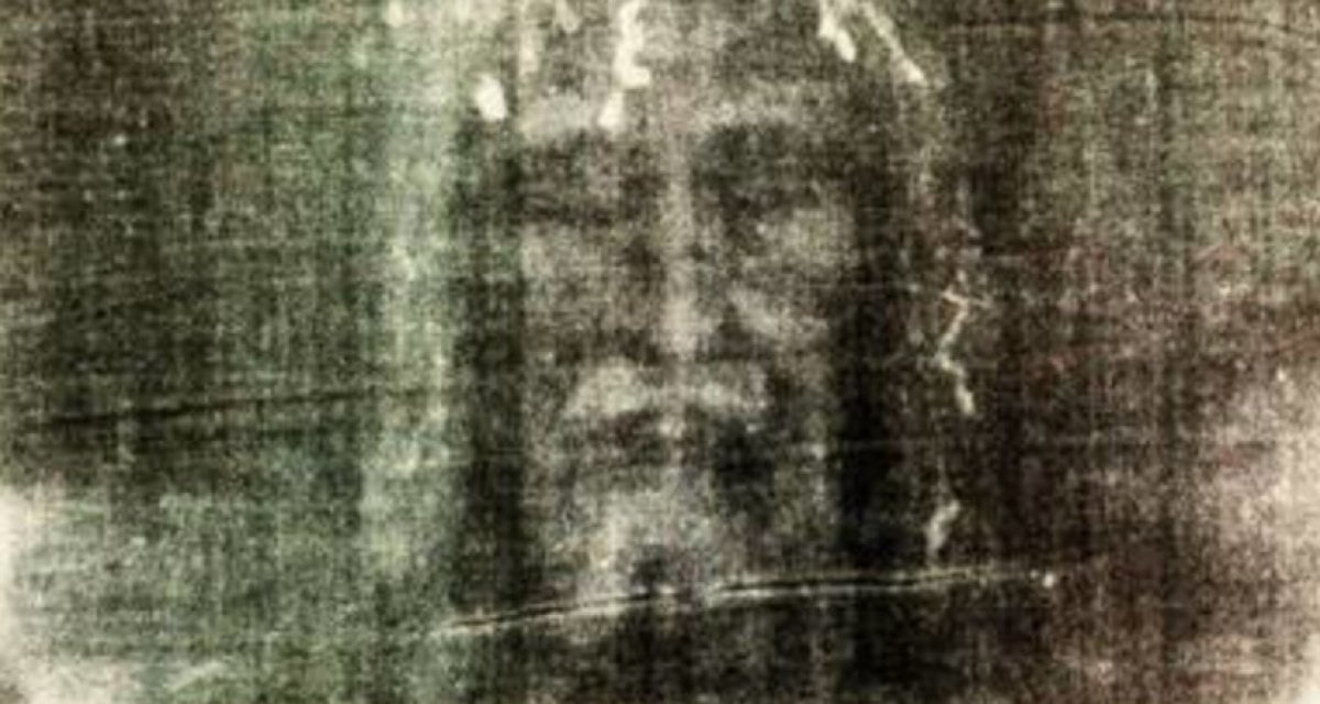 Sacra Sindone, trovate tracce di sangue di San Gennaro - Lercio