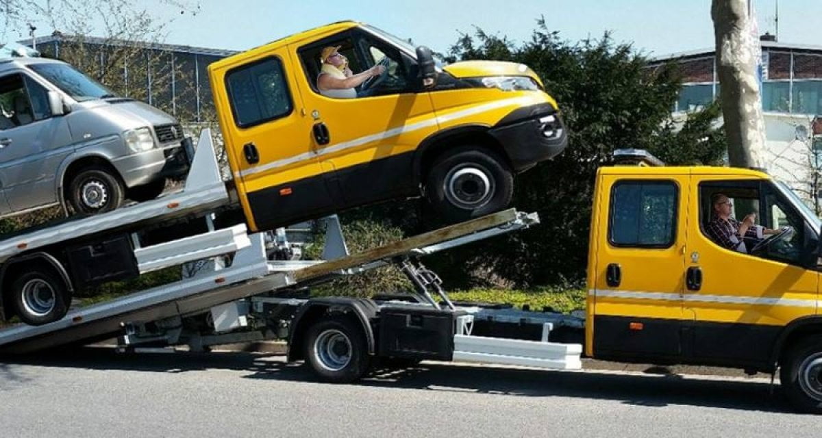 Svizzera: carro attrezzi rimuove carro attrezzi in sosta vietata mentre rimuove auto in sosta vietata - Lercio