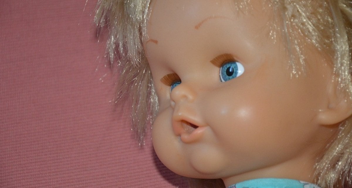 Torino. Riapre bordello LumiDolls: "Ora disponibile il Cicciobello per i clienti pedofili" - Lercio