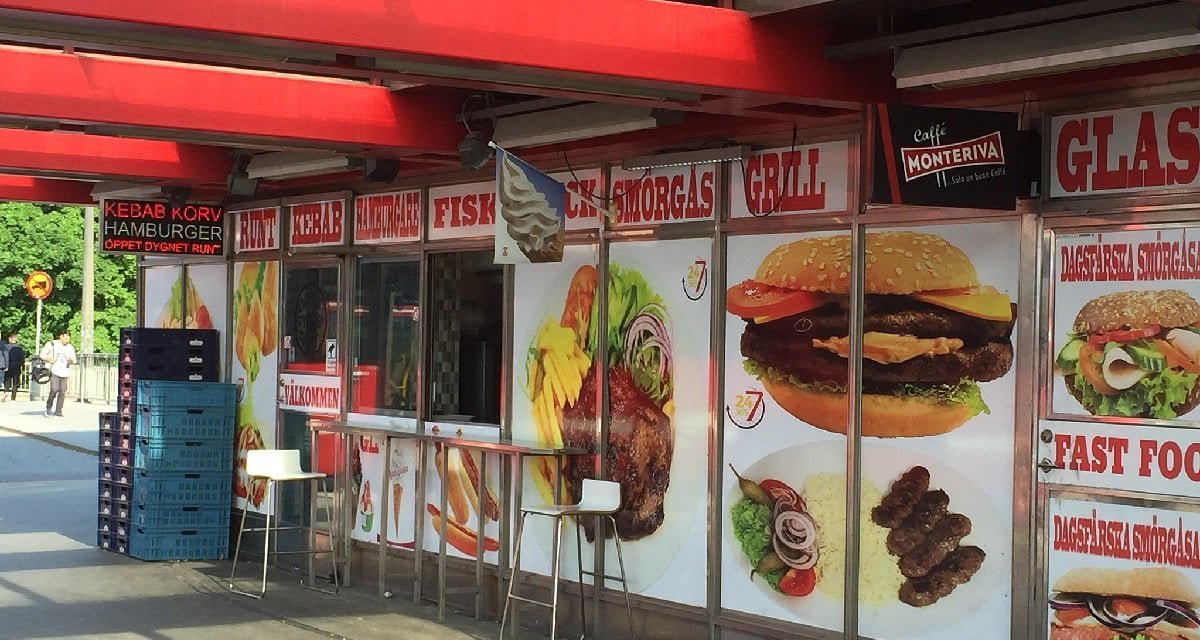 Chiusura dei kebab alle 21, Istat prevede milioni di morti per fame chimica - Lercio