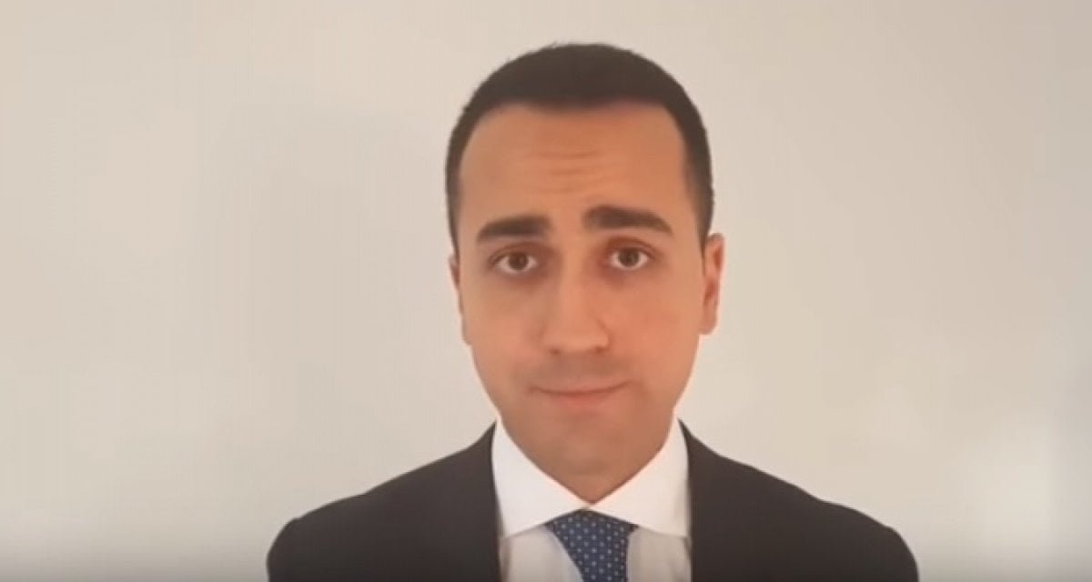 Di Maio: "Reddito di cittadinanza varrà anche per bolletta acqua ma niente seghe sotto la doccia" - Lercio
