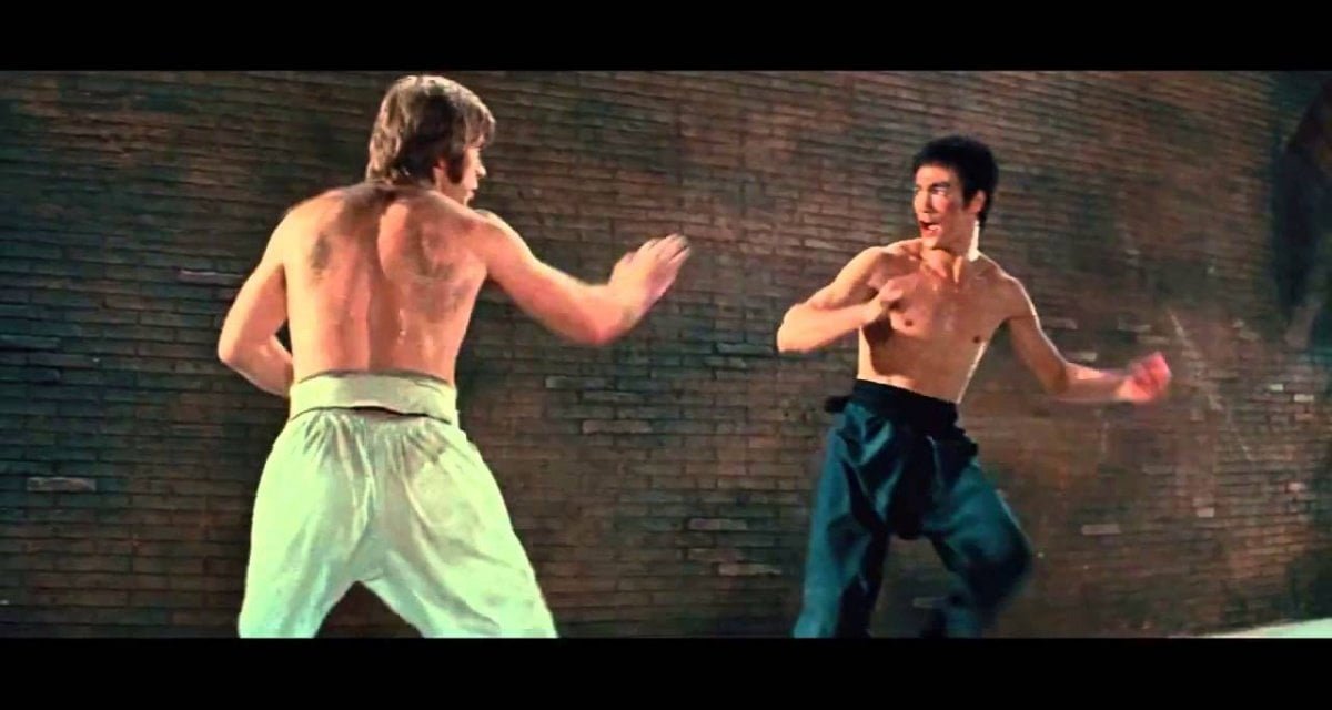 Furiosa rissa tra buonisti dura da 17 ore: nessuno dei due vuole colpire per primo - Lercio