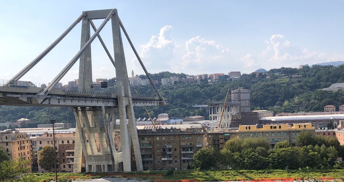 Genova. Si potrà donare l'8x1000 del proprio reddito di cittadinanza per la ricostruzione del ponte - Lercio