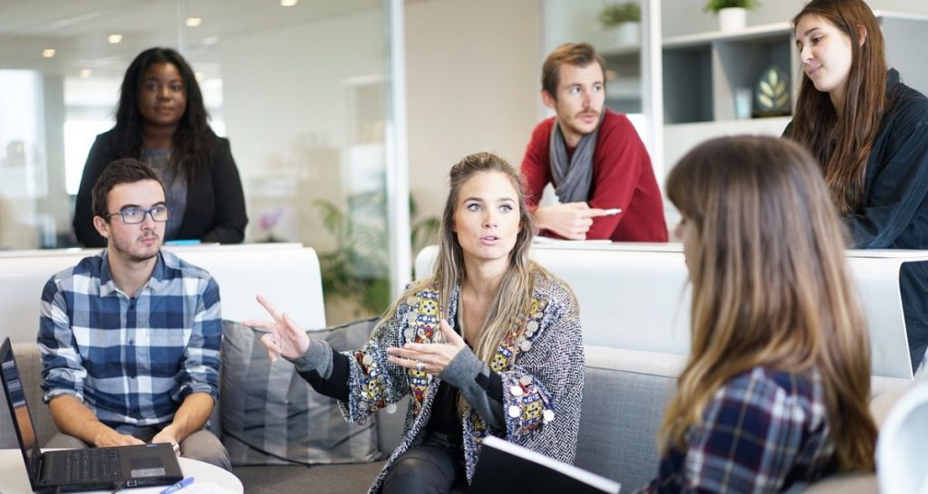 Mode pericolose, tra i giovani arriva “Investiamo in BTP” - Lercio