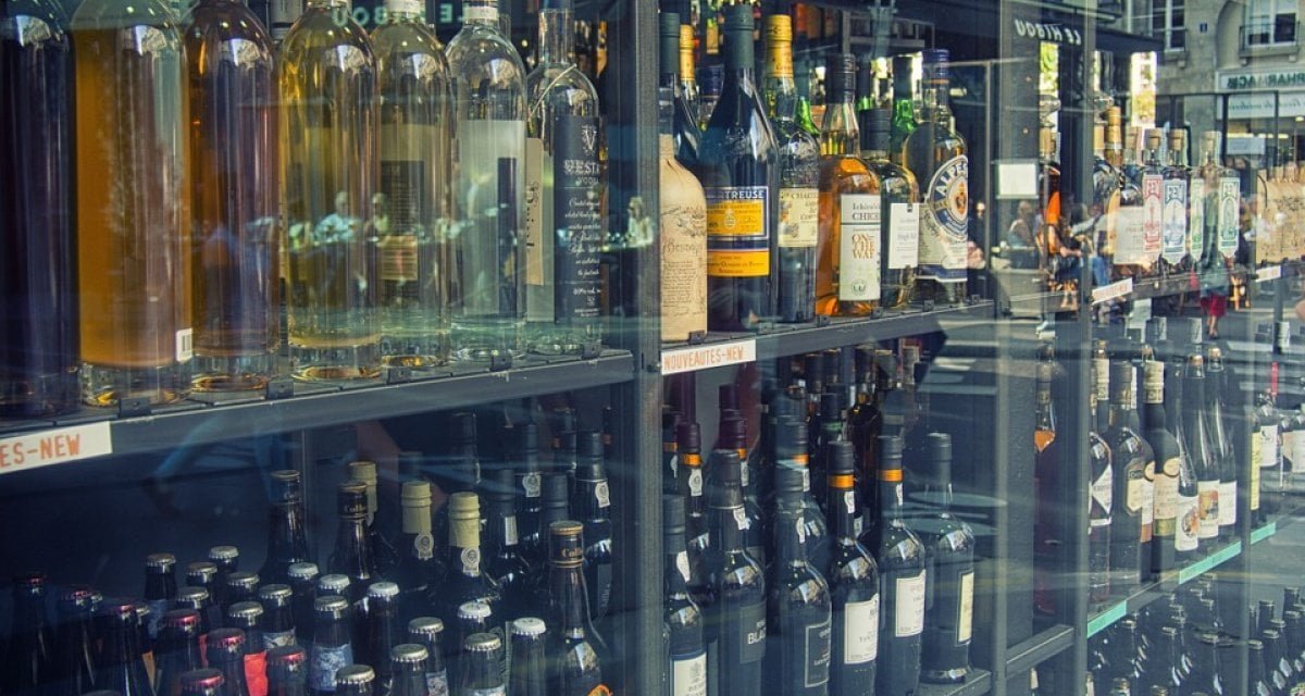 "Nessuno parlava italiano!" Chiuso locale etnico aperto dopo le 21, ma era un'enoteca veneta - Lercio