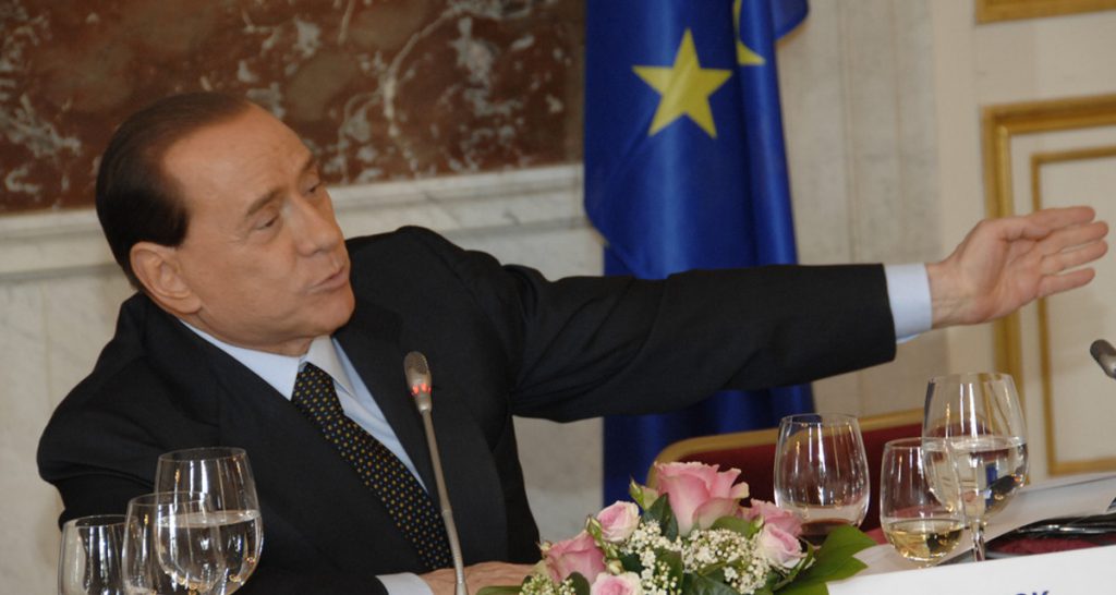 Reddito di cittadinanza, Berlusconi propone di inserire le tasse tra le spese immorali - Lercio