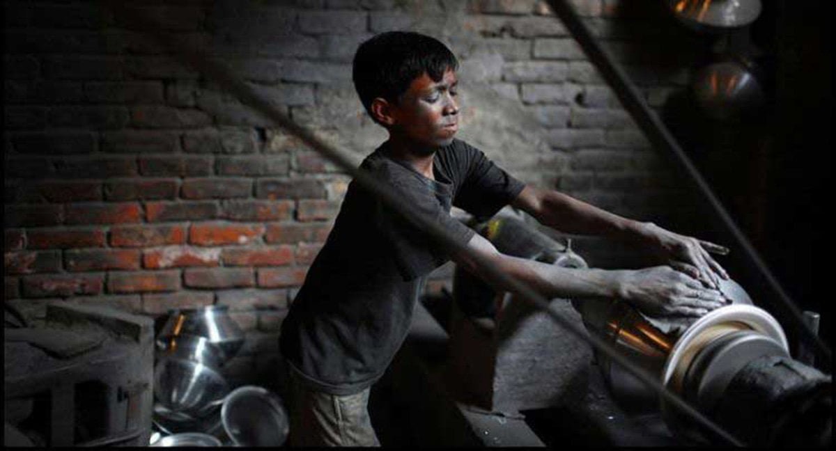 Cina, nati gemelli geneticamente modificati per entrare prima a lavorare in fabbrica - Lercio