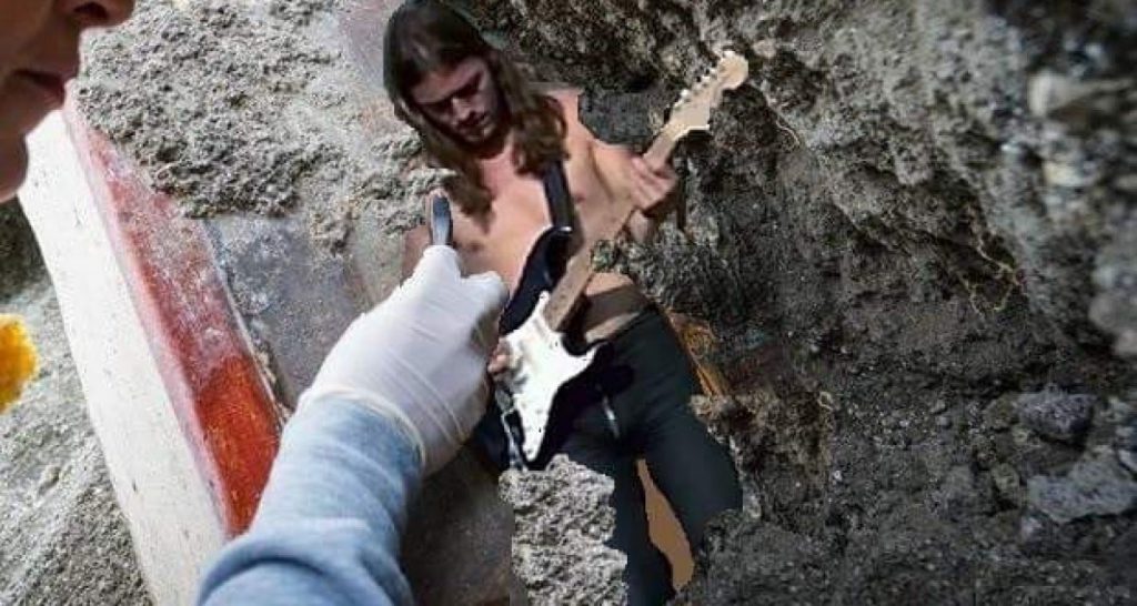 Pompei, scoperto affresco erotico raffigurante David Gilmour a petto nudo - Lercio