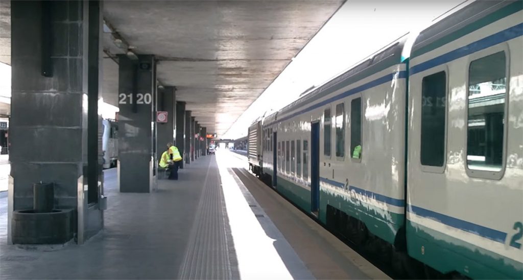 Primi risultati del nuovo governo: i treni arrivano in orario, ma nelle stazioni sbagliate - Lercio