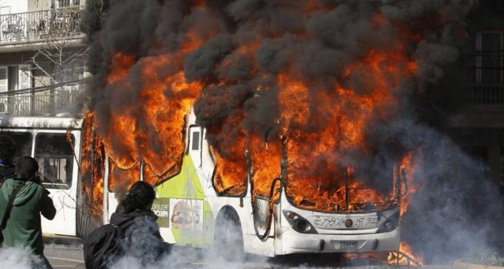 Referendum Atac, decine di autobus prendono fuoco per festeggiare il mancato raggiungimento del quorum - Lercio