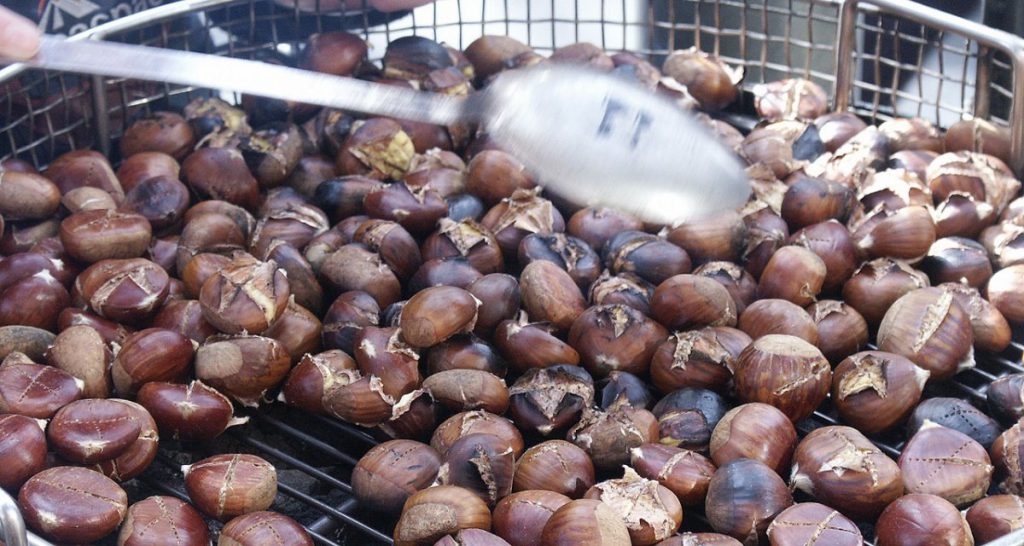 Liberalizzazioni. Dal 2019 le caldarroste si potranno acquistare anche in oreficeria - Lercio