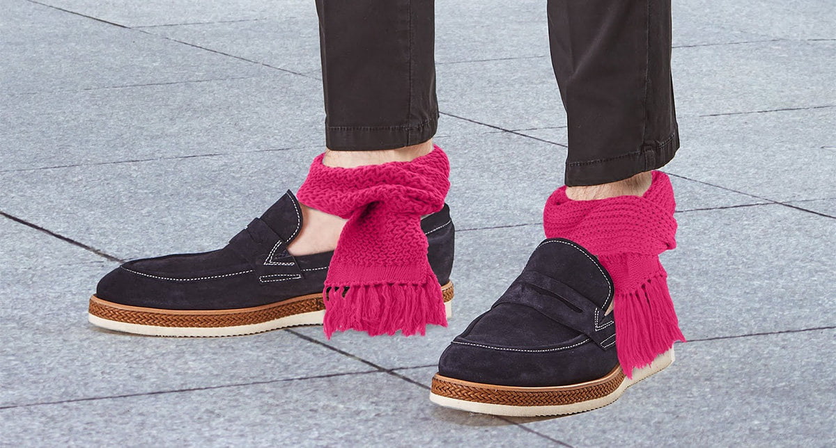 Moda inverno, boom tra i giovani delle sciarpe per caviglie - Lercio