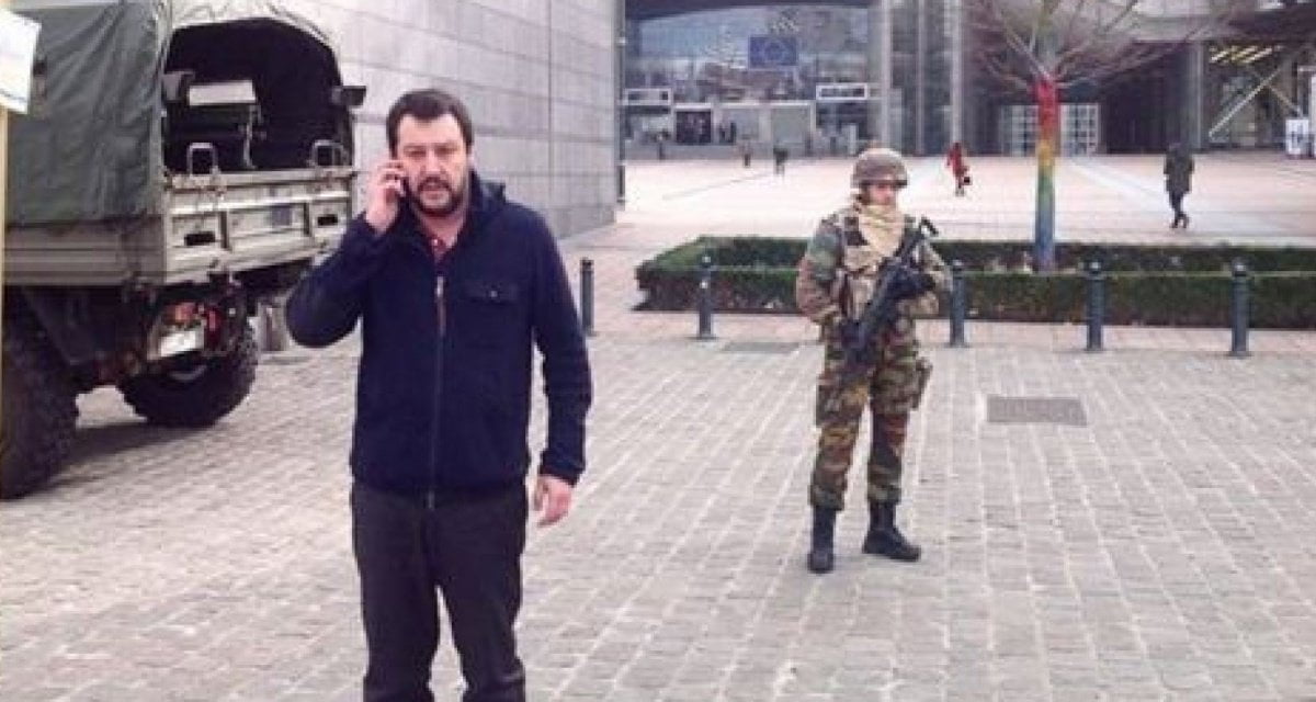 Polizia attende che il cellulare di Salvini non abbia campo per dare il via a una maxi retata - Lercio