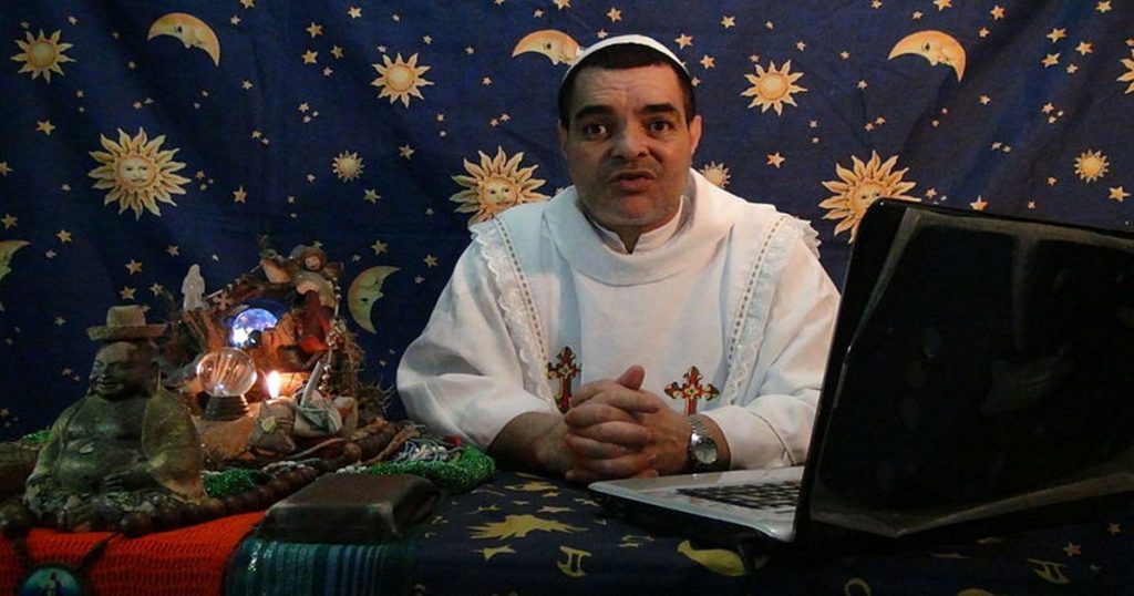 2019, l'astrologo: "I nati sotto tutti i segni continueranno a leggere le cazzate che scriviamo" - Lercio