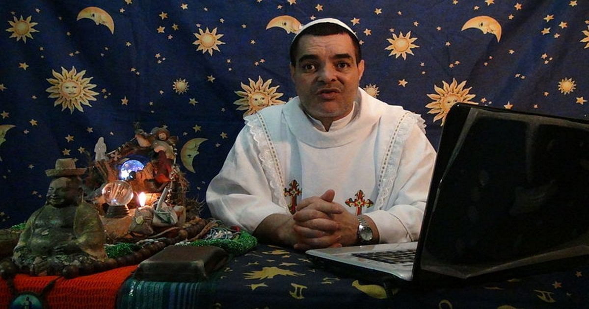 2019, l'astrologo: "I nati sotto tutti i segni continueranno a leggere le cazzate che scriviamo" - Lercio