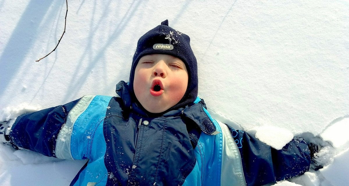 Alaska. Bambino di 7 anni muore di congestione per aver bevuto acqua a temperatura ambiente - Lercio