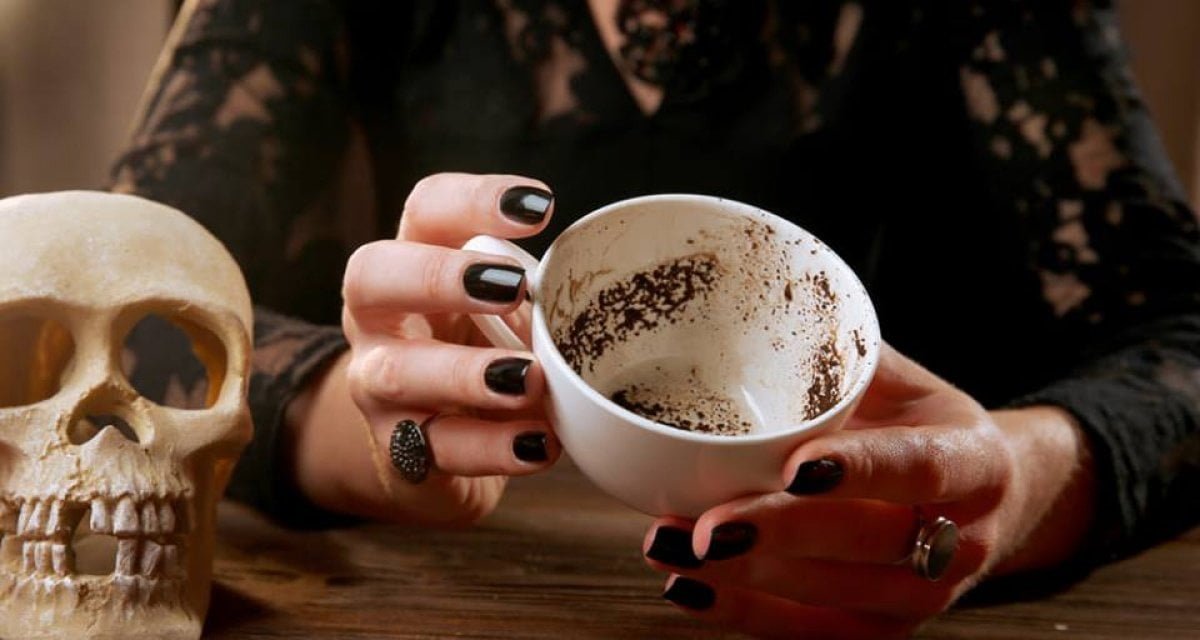 Leggeva i fondi del caffè ma in realtà era orzo. Veggente arrestata per truffa - Lercio