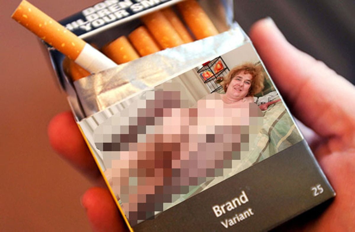 Lotta al fumo, sui pacchetti arrivano le foto shock di vostro padre che si tromba vostra madre - Lercio