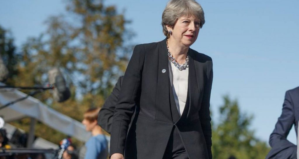 Pronto il referendum per far uscire Theresa May dal Regno Unito - Lercio