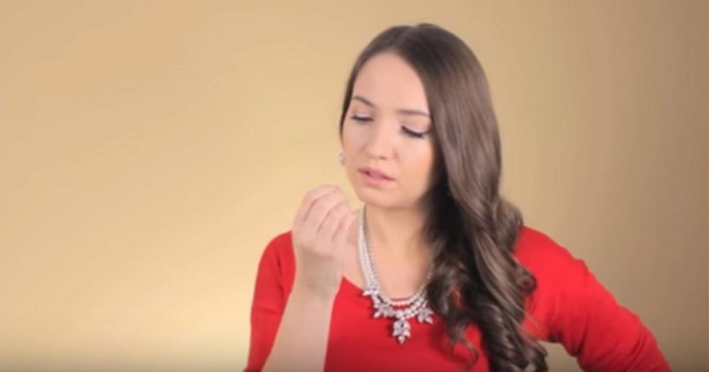 Respiriana nervosa si mangia l'aria sotto le unghie - Lercio