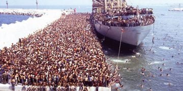 Salvini dimentica un porto socchiuso: sbarcati 800.000 migranti - Lercio