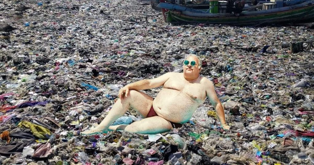 Plastica nei mari, arrivano buone notizie: entro il 2050 non sarà più possibile annegare - Lercio