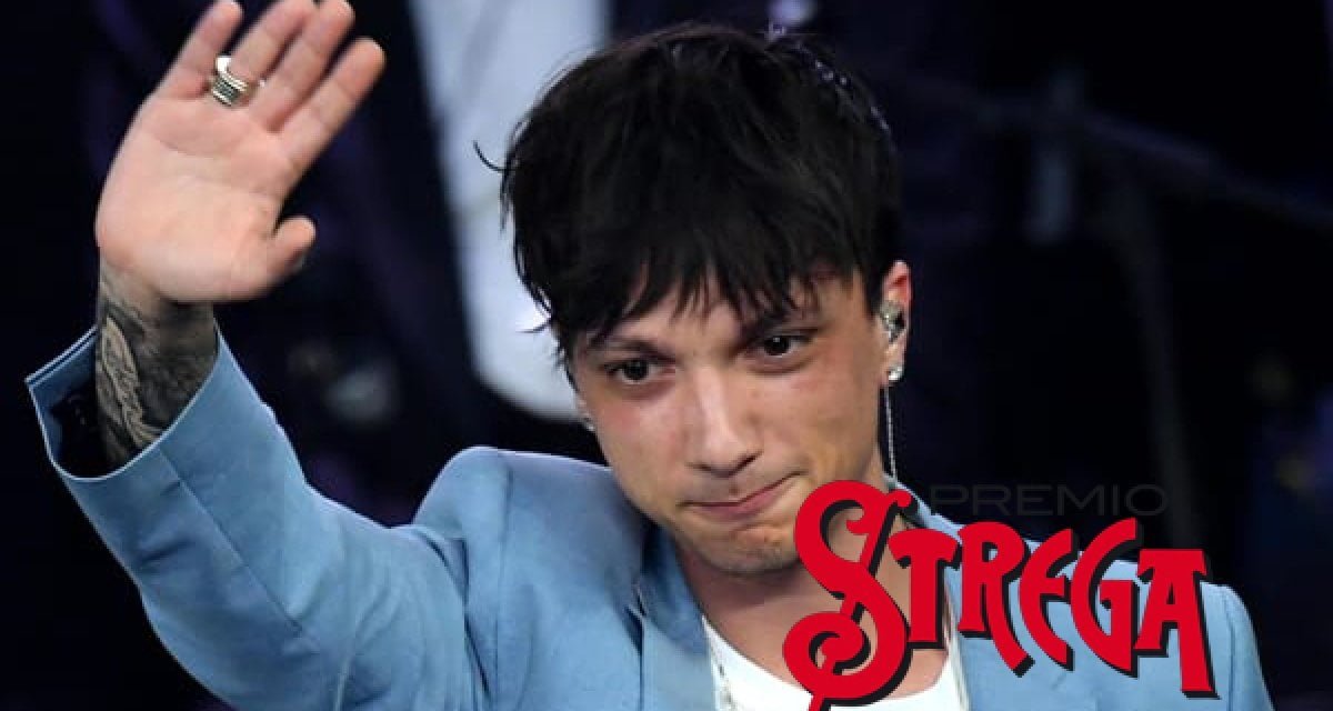 Premio Strega assegnato col televoto. Vince Ultimo - Lercio